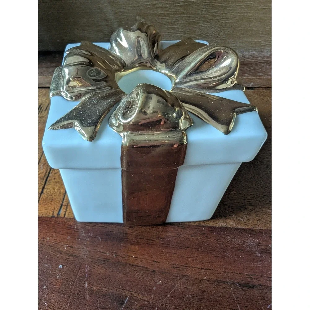 VTG Mikasa Holiday Elegance‎ Fine China Gold Ribbon Gift Box Candle Holder FK001